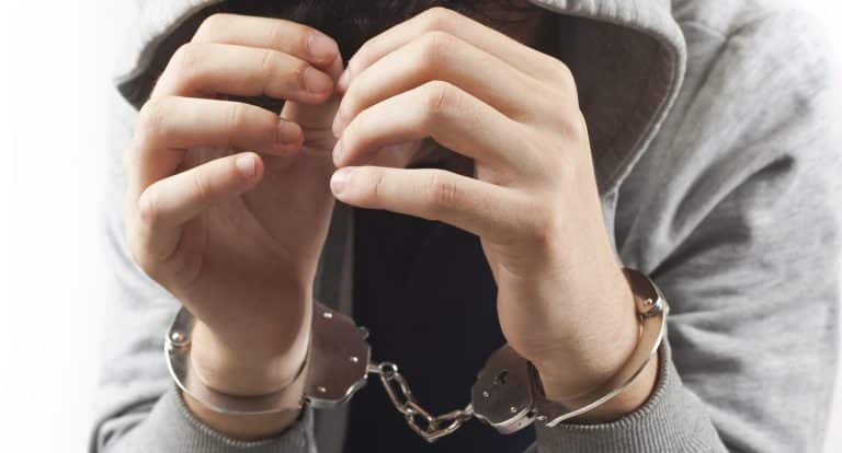 Dispositions procédurales en cas d’une infraction commise par un mineur