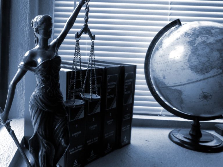 Quelle est la différence entre le droit commun et le droit civil ?