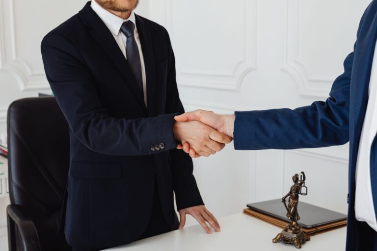 Quels sont les principes clés du droit des contrats et des engagements juridiques ?