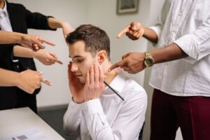 Quelles sont les implications légales en cas de harcèlement au travail ?