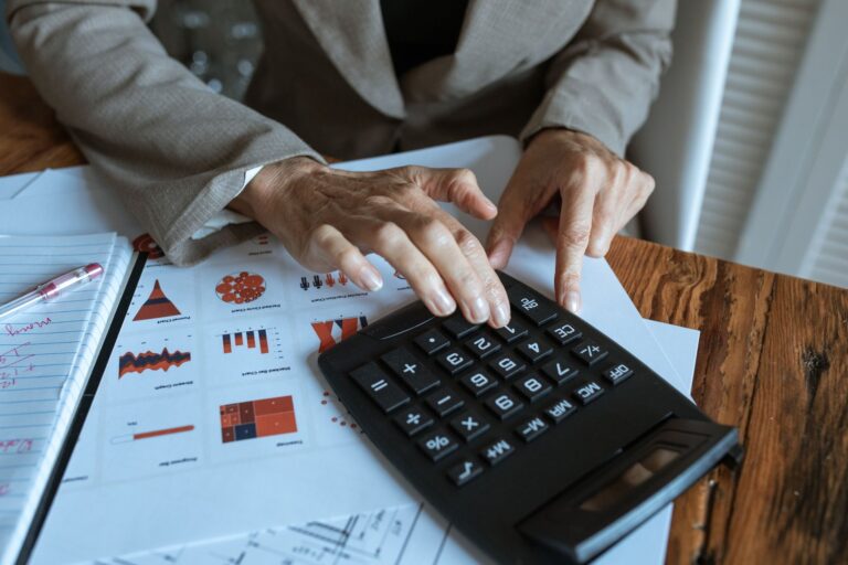 Pour un licenciement économique, le juge regarde la réalité des difficultés, pas seulement les ventes